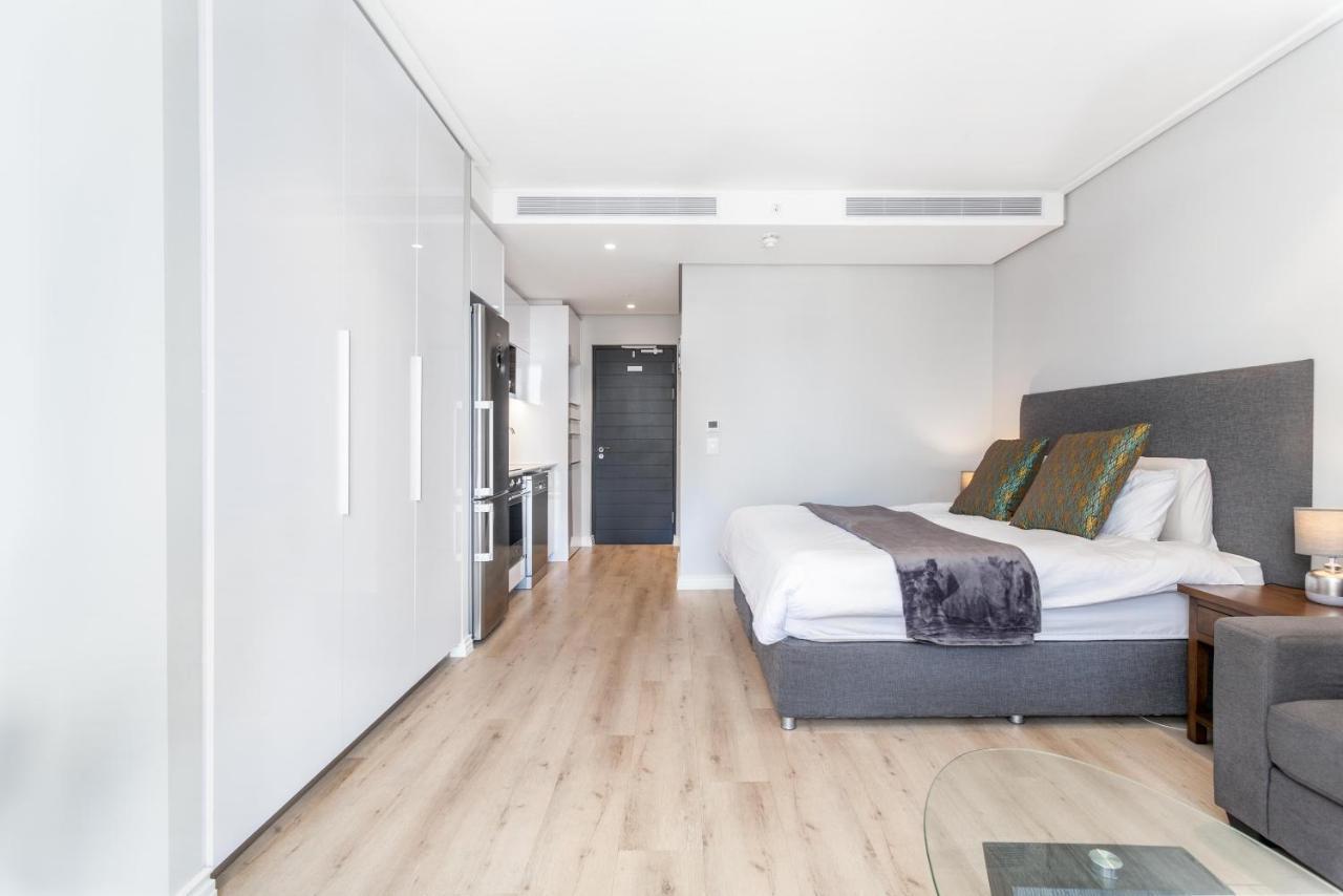 Luxurious 16 On Bree Studio Apartment - Harbour Views เคปทาวน์ ภายนอก รูปภาพ