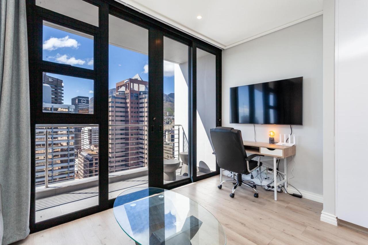 Luxurious 16 On Bree Studio Apartment - Harbour Views เคปทาวน์ ภายนอก รูปภาพ