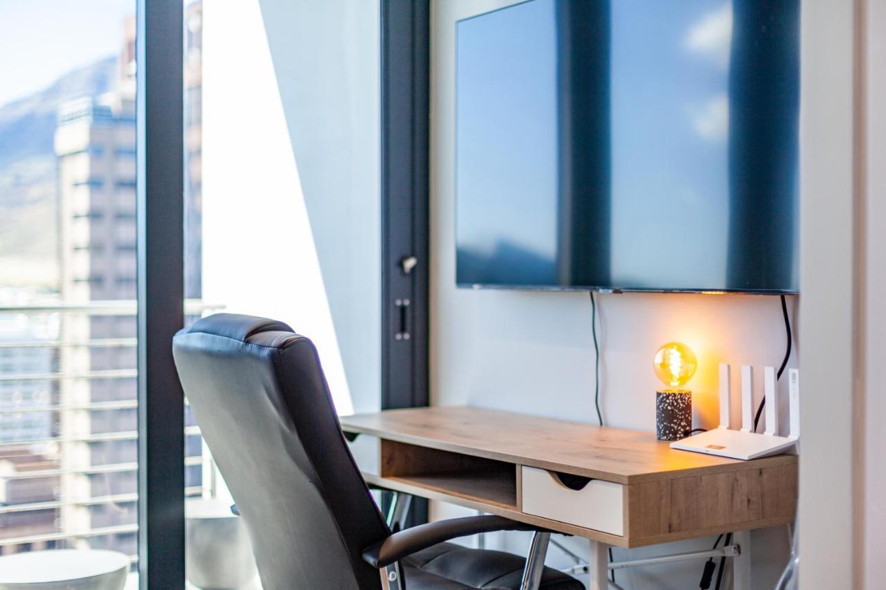Luxurious 16 On Bree Studio Apartment - Harbour Views เคปทาวน์ ภายนอก รูปภาพ