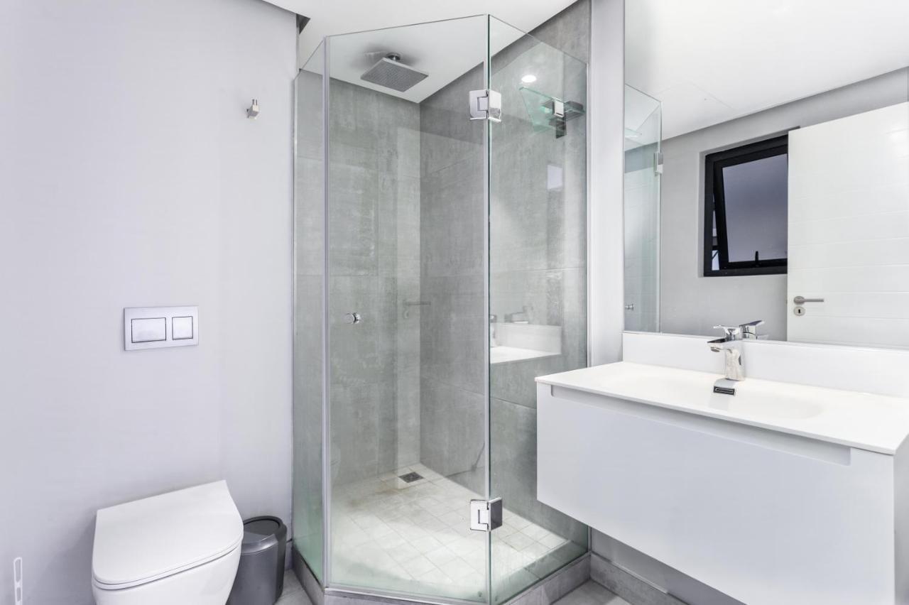 Luxurious 16 On Bree Studio Apartment - Harbour Views เคปทาวน์ ภายนอก รูปภาพ