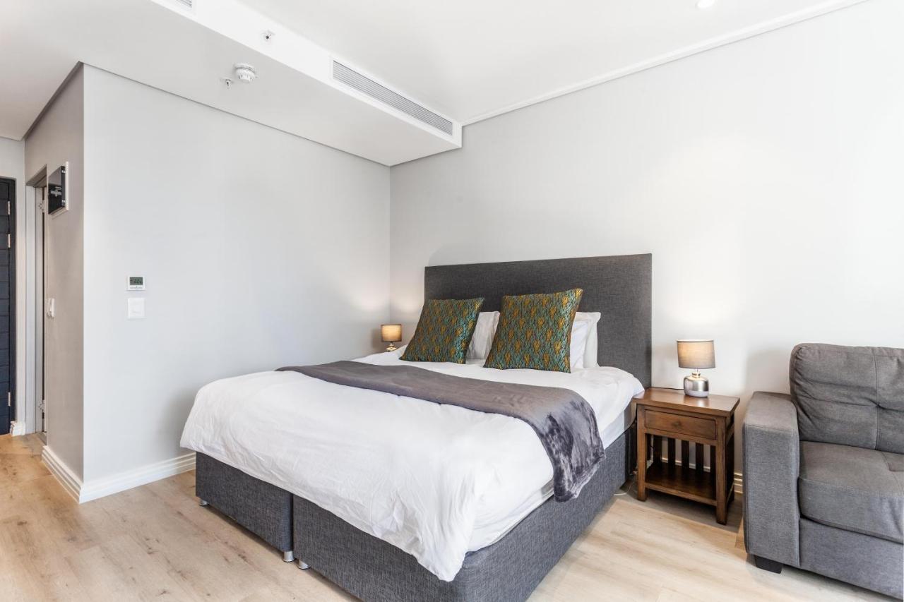 Luxurious 16 On Bree Studio Apartment - Harbour Views เคปทาวน์ ภายนอก รูปภาพ